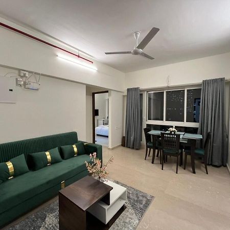 2Bhk Plus Living Room Near Nesco Malad East West 뭄바이 외부 사진