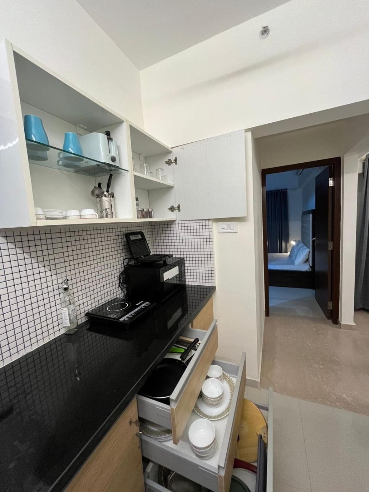 2Bhk Plus Living Room Near Nesco Malad East West 뭄바이 외부 사진