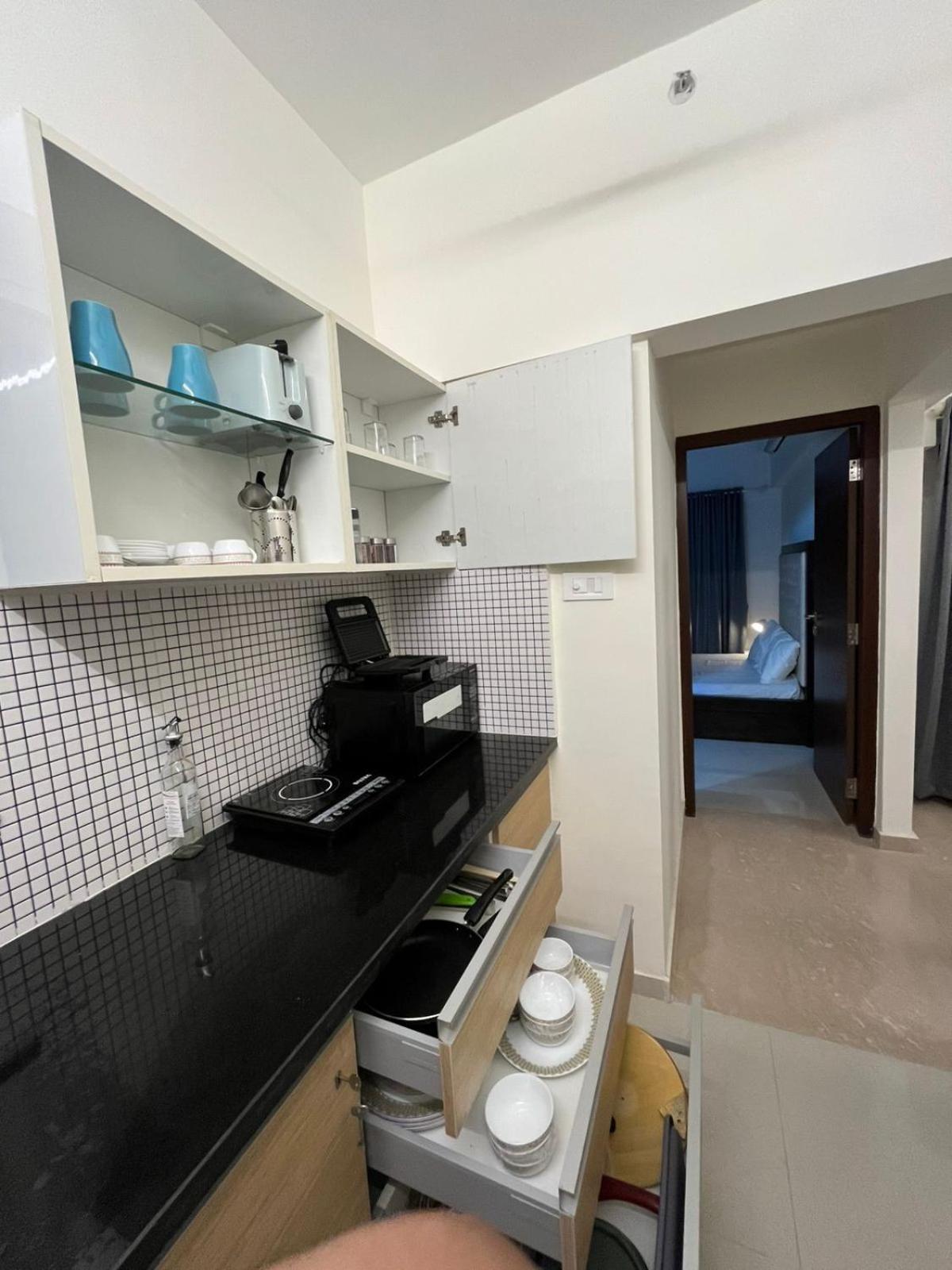 2Bhk Plus Living Room Near Nesco Malad East West 뭄바이 외부 사진